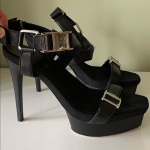 GUCCI black leather sandal with velcro enclosure